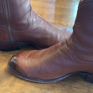 TecovasThe Dean in Hazelnut, gently worn normal signs of wear and tear